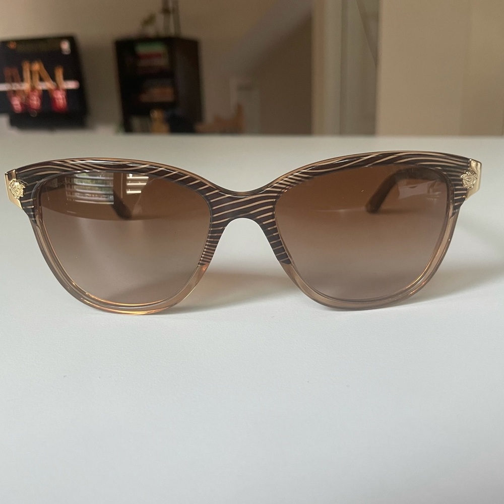 Versace Mod 4228 Wayfarer Sunglasses 😎